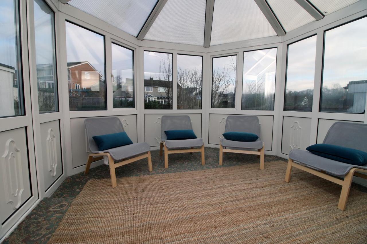 Becky'S Bungalow By Ty Sa -Spacious 4 Bed Bungalow Cardiff Bagian luar foto