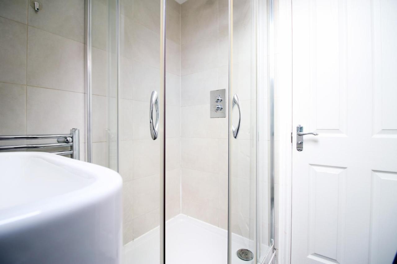 Becky'S Bungalow By Ty Sa -Spacious 4 Bed Bungalow Cardiff Bagian luar foto
