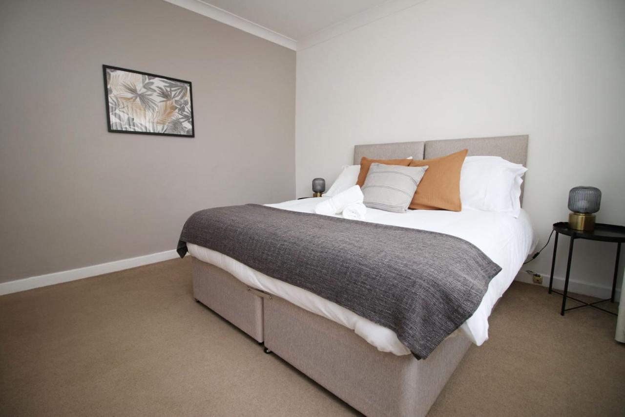 Becky'S Bungalow By Ty Sa -Spacious 4 Bed Bungalow Cardiff Bagian luar foto