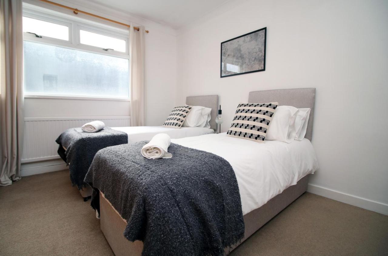 Becky'S Bungalow By Ty Sa -Spacious 4 Bed Bungalow Cardiff Bagian luar foto